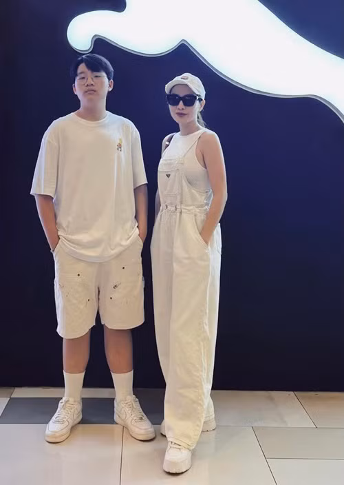 Hoàng Bách cho biết, con trai đầu lòng ngày càng bớt nóng tính, hiếu thắng. Ảnh: FBNV.