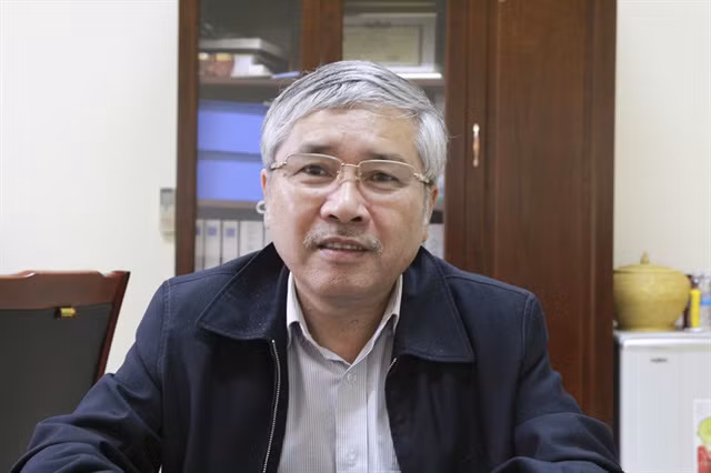 Ngày 25/7/2017, trả lời báo chí về việc hỗ trợ các hộ dân bị thiệt hại hơn 400 tấn cá do thủy điện Hòa Bình xả lũ, ông Văn Phú Chính - Cục trưởng Cục Phòng chống thiên tai (Bộ Nông nghiệp và Phát triển nông thôn) nói: “Ban chỉ đạo đã thông báo địa phương từ rất sớm. Chúng ta đã làm tốt công tác xả lũ, thực hiện đúng quy trình, quá trình xả lũ được đánh giá tốt, đảm bảo an toàn hạ du, không có thiệt hại về người. Đáng tiếc, một số hộ dân ở Tuyên Quang, Phú Thọ và Hòa Bình đã thiệt hại thủy sản, cá nuôi trên lồng bè chết do sặc nước”.