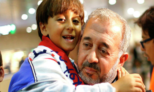 Cuoc song moi cua nguoi ti nan bi phong vien ngang chan