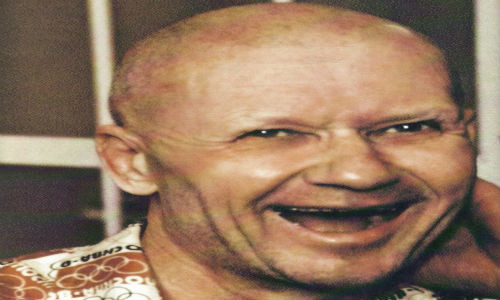 Một trong những sát thủ đáng sợ nhất đó chính là Andrei Chikatilo với “thú vui” giết người man rợ. Nạn nhân của Andrei thường là những tù nhân bỏ trốn. Andrei thường đợi ở gần điểm dừng xe buýt, sau đó, dụ các nạn nhân vào rừng để hiếp dâm và sát hại họ. Kinh dị hơn, đôi khi Andrei còn cắt các bộ phận sinh dục của nạn nhân để ăn. 9 năm sau, Andrei bị bắt giữ với cáo buộc giết hơn 50 người và bị kết án tử hình. Ngày 14/2/1994, Andrei bị xử tử.