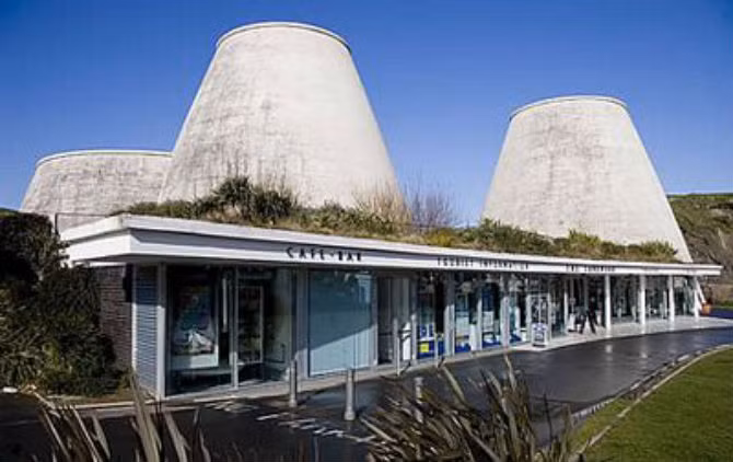 Chắc hẳn, nhìn bên ngoài không ai nghĩ rằng tòa nhà tại Ilfracombe, Devon, Anh lại là một nhà hát.