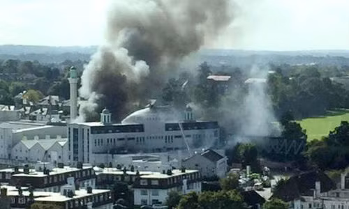 Kinh hoang chay lon o nha tho Hoi giao Anh