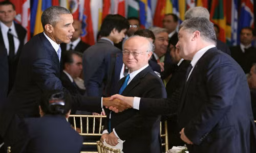 Tổng thống Obama bắt tay người đồng cấp Ukraine Petro Poroshenko. Ông chủ Nhà Trắng đến dự tiệc muộn 20 phút. Tổng thống Nga Vladimir Putin đến sau cả nhà lãnh đạo Mỹ. Trong bài phát biểu tại Liên Hợp Quốc lần này, ông Obama phát biểu 43 phút, dài gần gấp 3 lần so với quy định 15 phút cho mỗi bài phát biểu.