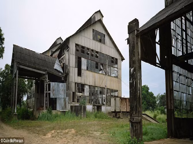 Thị trấn Fordlandia nằm sâu trong một khu rừng ở Brazil và hiện giờ đang bị bỏ hoang.