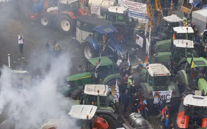 Cảnh hỗn loạn trong cuộc biểu tình.