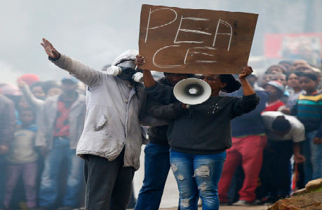 Những người đứng đầu Masiphumelete kêu gọi ngừng bắn với cảnh sát.