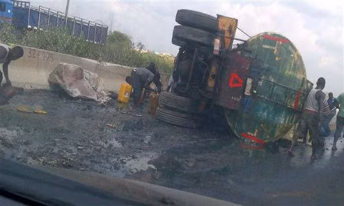 Hơn 100 người thiệt mạng và khoảng 50 nạn nhân khác bị thương khi xe chở dầu phát nổ tại Nam Sudan ngày 17/9.