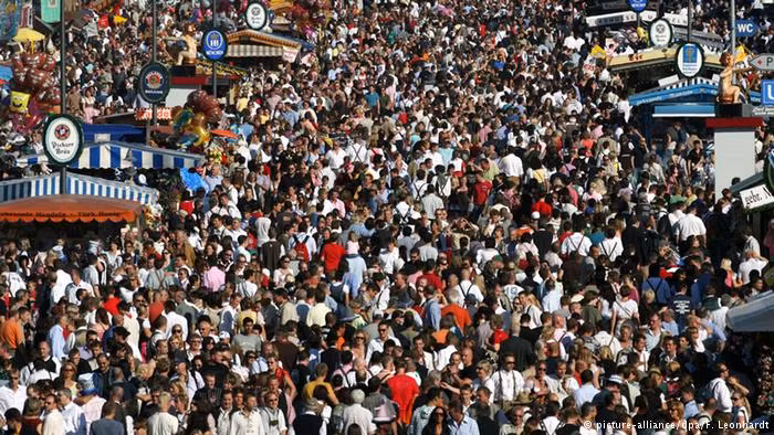 Khoảng 6 triệu người tham dự lễ hội bia lớn nhất thế giới này. Bạn chắc hẳn sẽ cảm thấy phấn khích khi hòa vào không khí vô cùng sôi động.