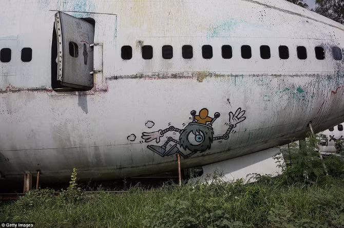 Chiếc máy bay chở khách được cho là loại Boeing 747 nằm tại nghĩa địa máy bay này cách đây nhiều năm.