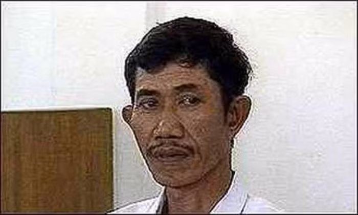 Ahmad Suradji là kẻ giết người không ghê tay tại Indonesia. Y đã sát hại 42 người trong 11 năm. Năm 2008, Ahmad bị kết án tử hình và xử bắn cùng vợ của ông ta.