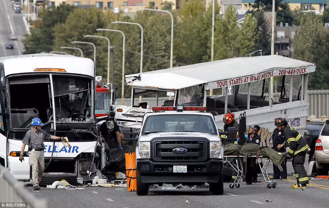 Canh xe buyt cho 29 sinh vien Viet gap nan o My-Hinh-5