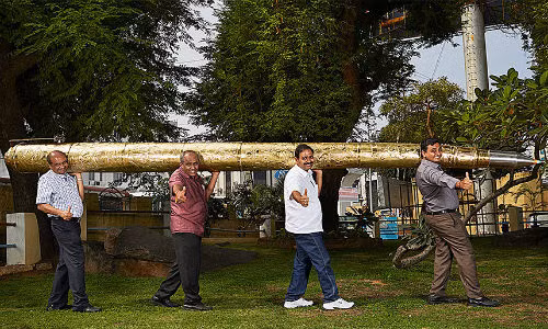 Acharya Makunuri Srinivasa - Chiếc bút bi lớn nhất thế giới.