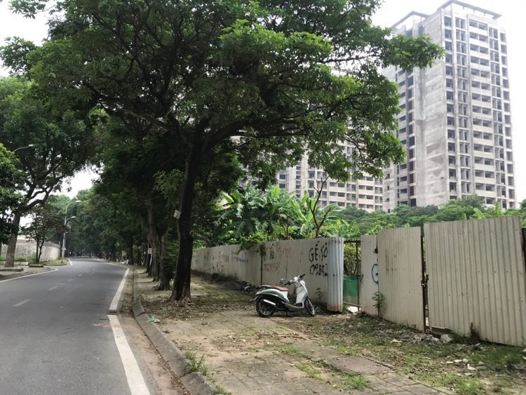 Xót xa loạt lô đất "hoang tàn" của Tổng công ty HUD - Hình 5 Xot xa loat lo dat