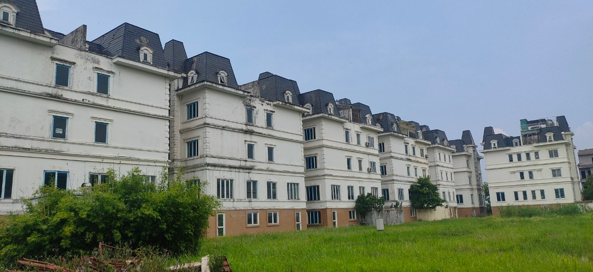 Cũng có nhiều khu biệt thự đã được hoàn thiện.