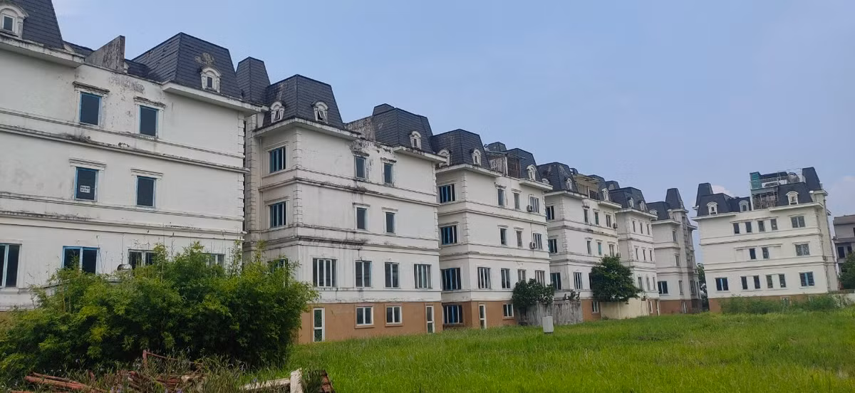 Cũng có nhiều khu biệt thự đã được hoàn thiện.