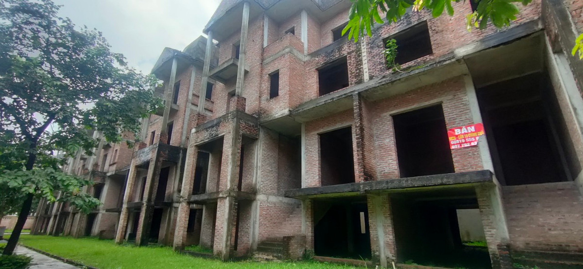 Có nhiều biệt thự bỏ hoang trưng biển bán gấp trong Khu đô thị Lideco.