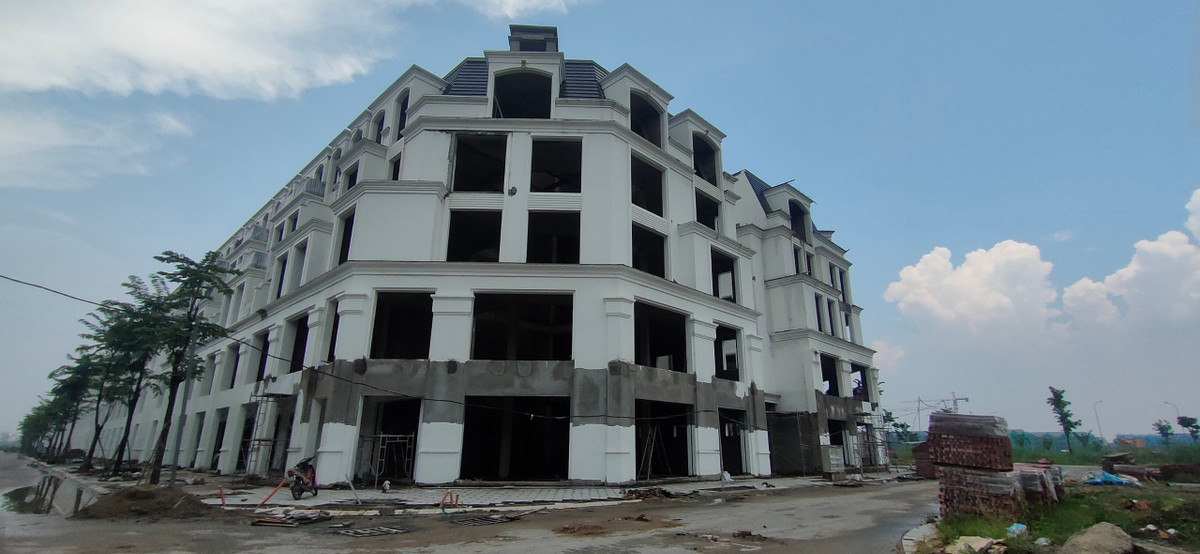 Đến nay dù chậm triển khai hơn thập kỷ, thậm chí giai đoạn 2008-2015 có nguy cơ “chết yểu” nhưng dự án vẫn đã được UBND TP Hà Nội điều chỉnh quy hoạch nhiều lần theo xu hướng tăng diện tích từ 138,1ha lên 146,7ha.