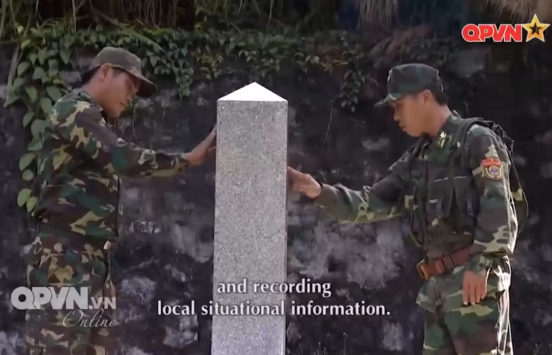 …cùng kiểm tra vị trí, hiện trạng, tọa độ và kết cấu cột mốc, phát quang, ghi chép hiện trạng quanh khu vực.