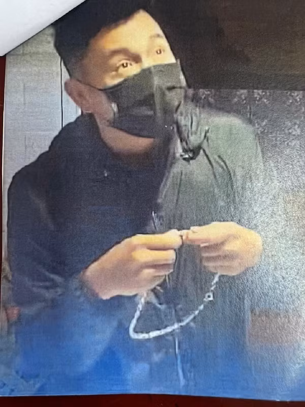 Ha Noi: Truy tim doi tuong cuop giat tai san tai cua hang vang