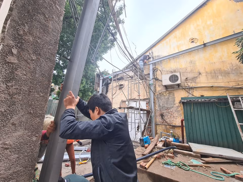 Vi pham TTXD, Tong cong ty van tai Ha Noi Transerco phai do khung sat, tra hien trang-Hinh-4