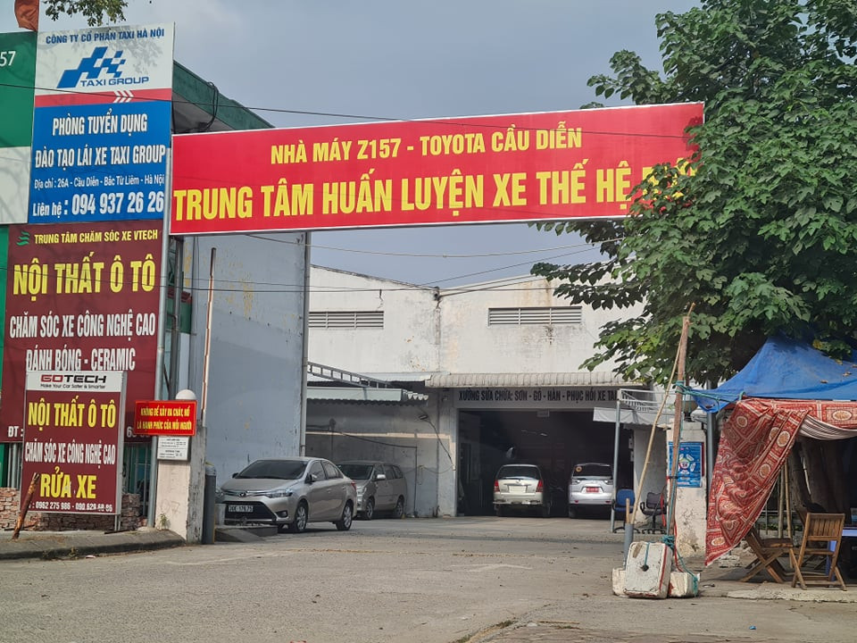Ha Noi: Dat quoc phong bi “xe thit” thanh cua hang, showroom o to?