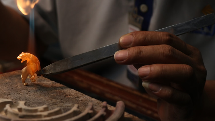 Dịp này, thợ kim hoàn của PNJ thiết kế sản phẩm tượng Kim Dần Đại Cát và Kim Dần Thịnh Vượng độc đáo phục vụ nhu cầu của khách hàng.