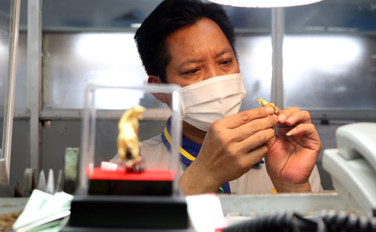 Với màu sắc đại diện cho may mắn, phú quý, các dòng sản phẩm vàng trở thành sự lựa chọn của nhiều người tiêu dùng với kỳ vọng khởi đầu một năm thuận lợi.