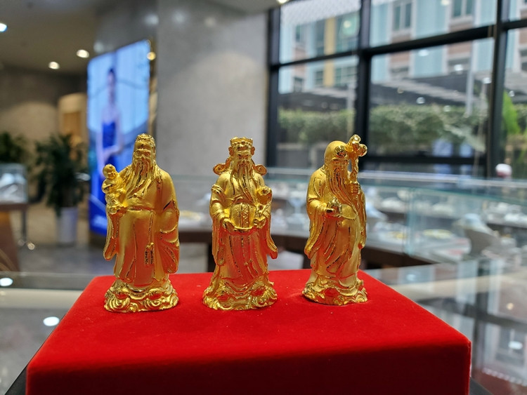 Nhiều sản phẩm vàng cho ngày vía Thần Tài 2022 khác, cũng được PNJ tung ra thị trường.