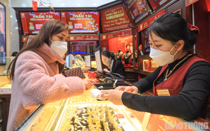 Gia vang ngay 10/2: Vang Than Tai giam manh