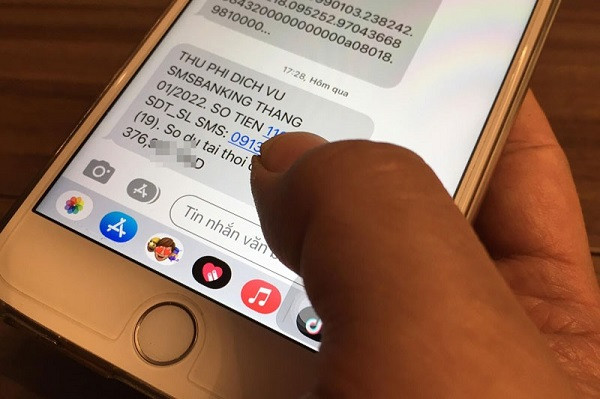 Cuoc tin nhan SMS Banking tang “ngat nguong”, khach hang ngo ngang