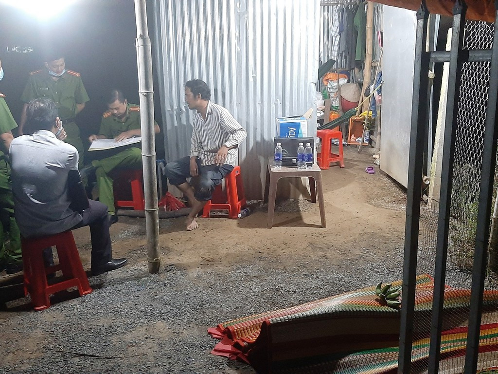 Tiến hành điều tra, cơ quan Công an xác định hung thủ là Nguyễn Thái An (SN 1971; ngụ xã Bình Phan, huyện Chợ Gạo). Bước đầu xác định ông An sau khi giết bà C. đã uống thuốc diệt cỏ để tự tử. Nguyên nhân ban đầu do ông An và bà C. có mối quan hệ tình cảm và ông An ghen tuông.