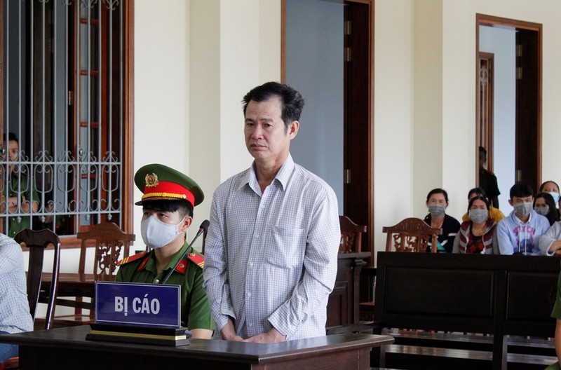 Tâm túm tóc, đập đầu chị H. xuống đường khiến nạn nhân bất tỉnh. Người phụ nữ được hàng xóm đưa đi cấp cứu nhưng không qua khỏi. Ngày 28/12/2020, TAND TP Cần Thơ đã tuyên phạt bị cáo Trần Thanh Tâm 20 năm tù về tội giết người.