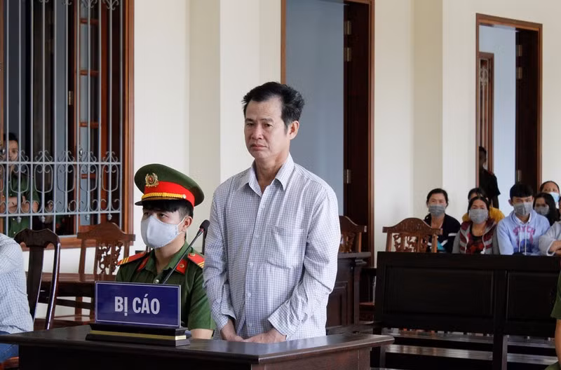 Tâm túm tóc, đập đầu chị H. xuống đường khiến nạn nhân bất tỉnh. Người phụ nữ được hàng xóm đưa đi cấp cứu nhưng không qua khỏi. Ngày 28/12/2020, TAND TP Cần Thơ đã tuyên phạt bị cáo Trần Thanh Tâm 20 năm tù về tội giết người.