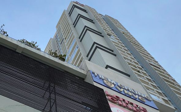  Ngăn cô gái định tự tử từ tầng 15 chung cư: Khoảng 12h ngày 18/1, tại block D1, chung cư Cantavil, phường An Phú, TP Thủ Đức (TP.HCM) nhiều người thấy cô gái khoảng 25 tuổi đứng ở lan can tầng 15 chung cư với ý định tự tử. Người dân liền hô hoán và báo công an. Lực lương chức năng đã tiếp cận từ phía trong căn hộ và đưa cô gái vào trong. Theo nhân chứng, sáng cùng ngày cô gái xảy ra mâu thuẫn với người thân trong gia đình và leo ra lan can chung cư với ý định tự tử.