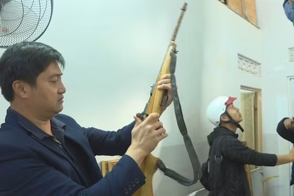 Hiện vụ đối tượng buôn bán ma túy có 4 khẩu súng đang được cơ quan chức năng điều tra, làm rõ. 