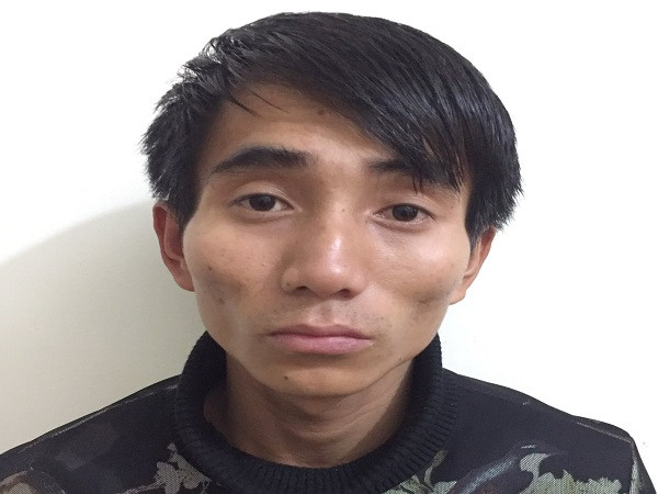  Lừa bán pháo trên Facbook còn đánh khách hàng để cướp tiền: Rao bán pháo trên mạng Facebook, Nguyễn Quang Lực (SN 1994, trú tại thôn Kim Thành, xã Sơn Tây, huyện Hương Sơn, tỉnh Hà Tĩnh sau khi nhận tiền đặt cọc của 'khách hàng' thì cắt liên lạc. Nạn nhân biết bị lừa, tìm đến nhà đòi tiền cọc thì bị Lực đánh rồi cướp luôn số tiền người này mang theo. Hôm nay, Công an huyện Hương Sơn đã khởi tố bị can đối với Lực để điều tra về hành vi cướp tài sản. 