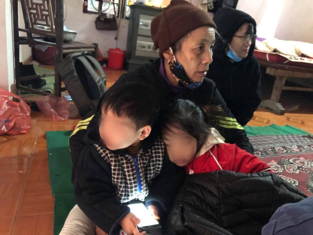 Vu 2 chau be bi bo roi tren trien de song Hong co them tinh tiet moi