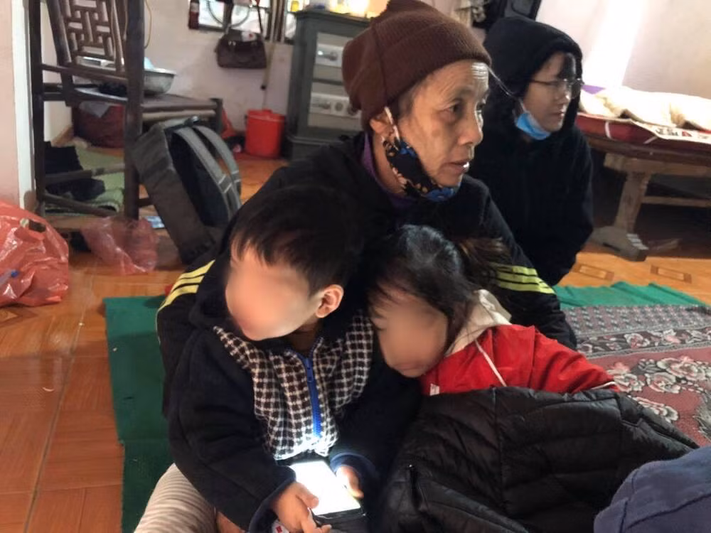 Vu 2 chau be bi bo roi tren trien de song Hong co them tinh tiet moi