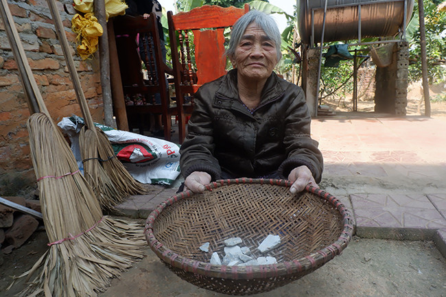 Món đất ngói từng là đặc sản tạo nên danh tiếng cho ngôi làng này đang dần bị mai một, nhưng nó không hoàn toàn mất đi mà sẽ trở thành một phần ký ức, nét văn hóa riêng biệt chỉ có ở tại ngôi làng “độc nhất vô nhị” này mà thôi.