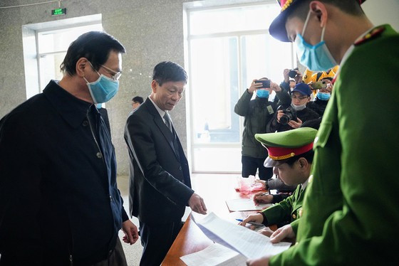 Phiên tòa ngày 7/1, cũng bị hoãn do vắng mặt một số bị cáo và nhiều người có quyền lợi, nghĩa vụ liên quan.