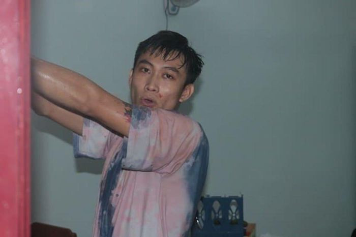  Ngáo đá đâm 3 người bị thương: Sau khi sử dụng ma túy, Tô Phát (25 tuổi, ngụ TP Trà Vinh, tỉnh Trà Vinh) đánh đập vợ trong phòng trọ. Nghe tiếng la hét, chủ nhà trọ qua can ngăn thì bị Phát dùng dao tấn công khiến 3 người bị thương. Ngày 5/2, Công an TP Trà Vinh cho biết đang tạm giữ Phát để điều tra, làm rõ.