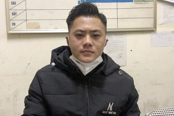  Bà lão bị cướp tiền khi đi xe máy: Thấy trong túi áo của người phụ nữ đi xe máy có nhiều tiền, Lý Văn Cương (23 tuổi, trú TP Bắc Kạn, tỉnh Bắc Kạn) bám theo nạn nhân rồi cướp 7 triệu đồng. Ngày 5/2, Công an TP Bắc Kạn cho biết đang tạm giữ Cương để điều tra, làm rõ.