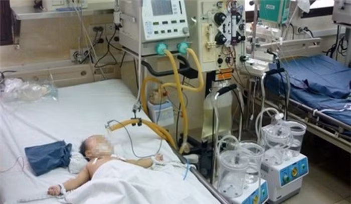  Mẹ dùng dao chém chết con trai 2 tháng tuổi: Sáng 5/2, người thân bàng hoàng khi phát hiện bé trai 2 tháng tuổi tử vong tại nhà ở xã Hương Giang (Hương Khê, Hà Tĩnh) trên người có nhiều vết thương do dao chém. Cơ quan chức năng xác định, người sát hại bé trai chính là mẹ ruột L. T. H. (39 tuổi). Nguyên nhân ban đầu xác định, người mẹ nghi bị trầm cảm sau sinh. 