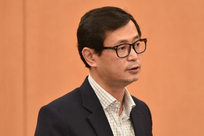 Trước đó, hồi tháng 6/2020, ông Trương Quang Việt được điều động, bổ nhiệm giữ chức Phó Giám đốc Phụ trách điều hành Trung tâm Kiểm soát bệnh tật Hà Nội khi đang là Phó Giám đốc Bệnh viện Tim Hà Nội.