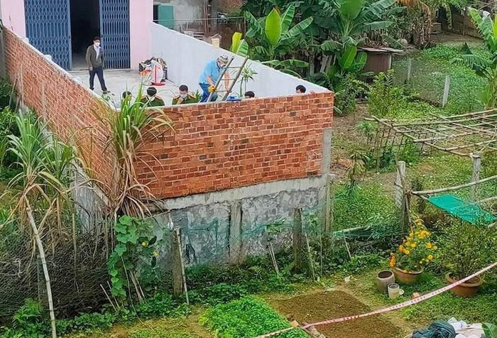  Bị truy đuổi, thanh niên rơi từ trên cao xuống tử vong: Bị nhóm thanh niên cầm hung khí truy đuổi nên Nguyễn Văn Vương (22 tuổi, ngụ huyện Đại Lộc, Quảng Nam) chạy trốn thì bị rơi từ bức tường cao khoảng 5m xuống mương nước bên dưới tử vong. Ngày 7/2, Công an tỉnh Quảng Nam cho biết đang điều tra, làm rõ. 