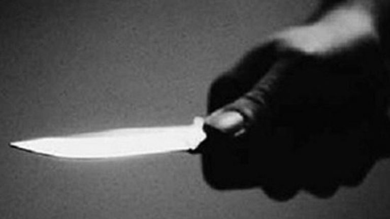  Mâu thuẫn trong bữa cơm, vợ giết chồng: Ngày 8/3/2021, chị Nguyễn Thị Thảo (SN 1981, trú TP. Kon Tum) cùng chồng là anh Nguyễn Văn Thắng đang ngồi ăn cơm tại nhà ở TP Kon Tum xảy ra mâu thuẫn cãi nhau, anh Thắng đã dùng tay nắm tóc chị Thảo dúi đầu vào bồn rửa chén ở phòng bếp. Thấy con dao chị Thảo đâm chết anh Thắng. 