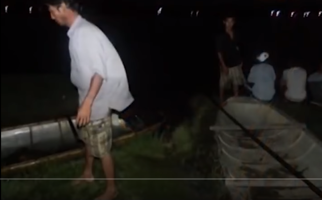 Khoảng 22h ngày 9/11/2013, người dân tại khu vực cống Đức Xá (huyện Đức Thọ, Hà Tĩnh) phát hiện 1 thi thể nam giới bị chết dưới cống nước.