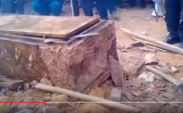 Ngày 26/12/2013, Công an tỉnh Hà Tĩnh đã tiến hành khai quật tử thi và quyết định trưng cầu Viện Khoa học hình sự, Bộ Công an giám định xác định nguyên nhân cái chết của anh Bình. 