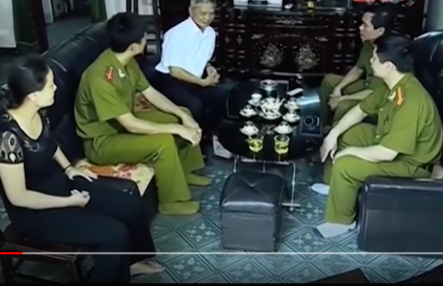 Không còn cách nào khác, những điều tra viên có kinh nghiệm buộc phải kiên trì thuyết phục để gia đình anh Bình ủng hộ và hợp tác. 