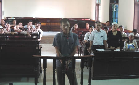 Ngày 24/4/2014, TAND tỉnh Hà Tĩnh đã mở phiên tòa xét xử sơ thẩm vụ án “Giết người”, tuyên phạt bị cáo Lê Hạnh 18 năm tù về tội danh trên.